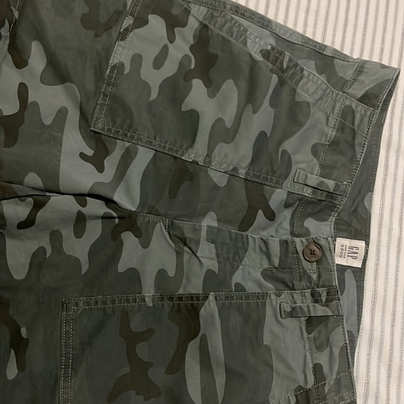 Gap size 6 shorts - Picture 3 of 6